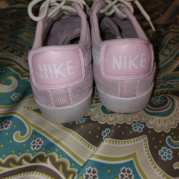 Nike Low Tops - Picture 3 of 5